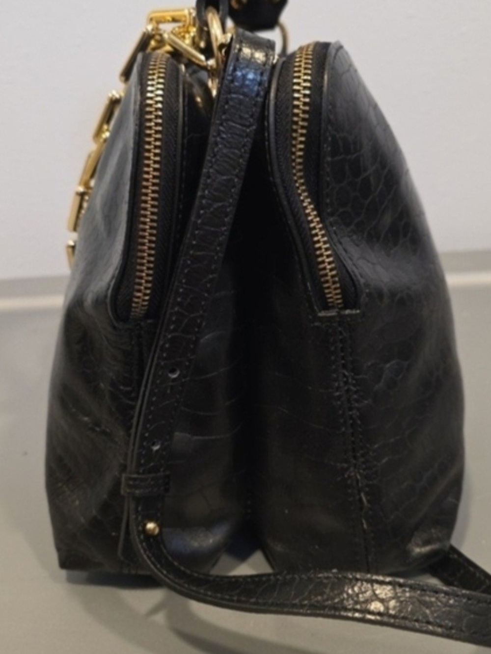 Claudia Firenze Italy Black Leather Shoulder Bag With Gold Chain - Picture 4 of 16